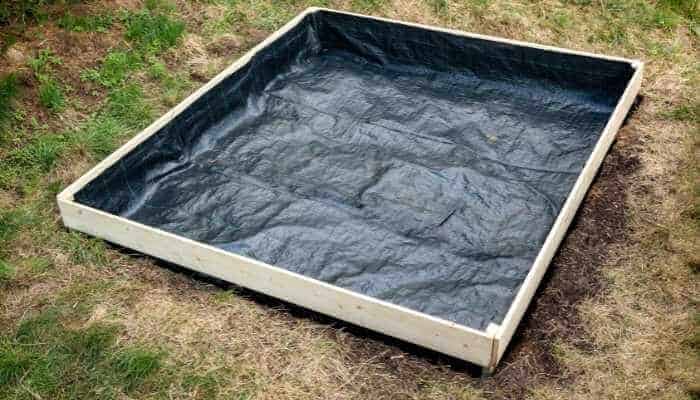 What to Put on the Bottom of Raised Bed Gardens