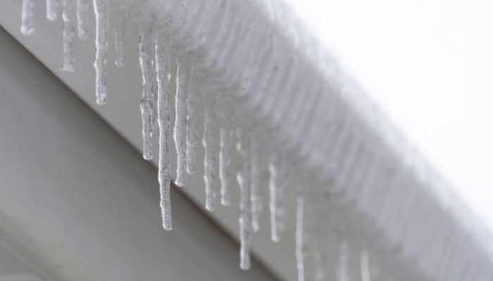 5 Simple to Stop Icicles from Forming on Gutters